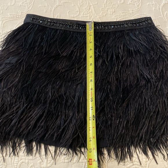 Express ostrich feather skirt with beaded waistband - Picture 10 of 10